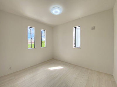 【洋室】 | うるま市上江洲Ⅱ（全4棟）ラストB号棟 | B号棟　洋室5.75帖＋収納付き♪