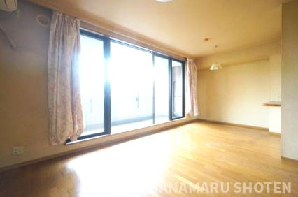 エヴァーグリーン青葉の森の居間・リビング|＊当日ご案内可＊ご希望の物件まとめてご案内！弊社が掲載していない物件でもOK♪お気軽にご相談ください ♪お電話でのお問合わせがスムーズ♪