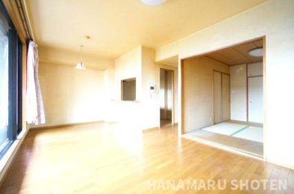 エヴァーグリーン青葉の森の居間・リビング|＊当日ご案内可＊ご希望の物件まとめてご案内！弊社が掲載していない物件でもOK♪お気軽にご相談ください ♪お電話でのお問合わせがスムーズ♪