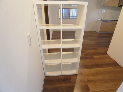 【玄関】 | AQUA鈴蘭台 | 玄関には収納棚が完備してます