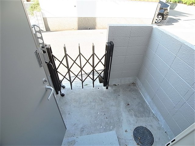 AQUA鈴蘭台のバルコニー|洗濯物スペースとしても、バイク等も置けます