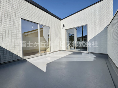 【バルコニー】 | 豊橋市草間町 新築一戸建て | 暖かな日差しのふりそそぐバルコニー