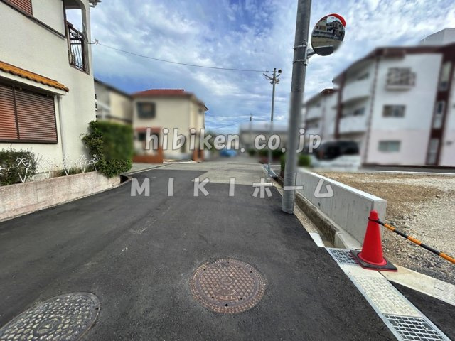 箕面市坊島１丁目　土地の前面道路含む現地写真