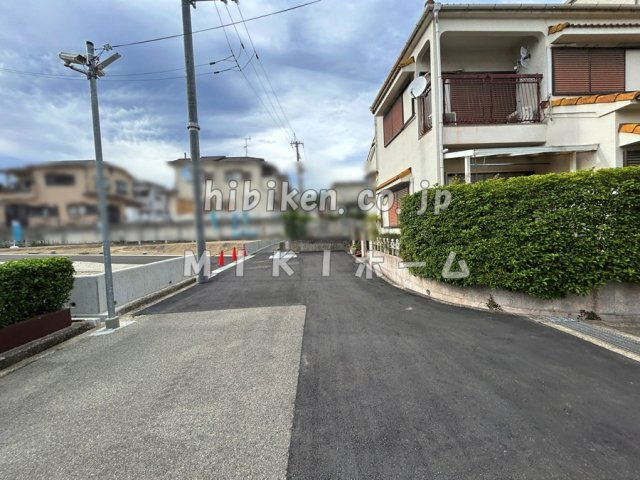 箕面市坊島１丁目　土地の前面道路含む現地写真