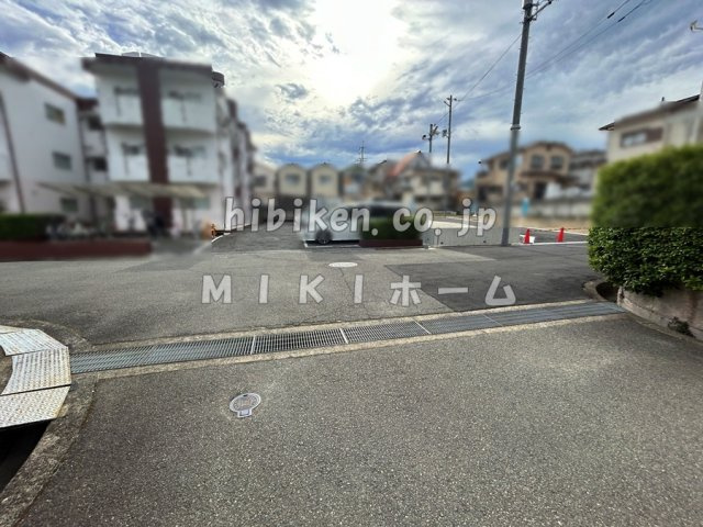 箕面市坊島１丁目　土地の前面道路含む現地写真