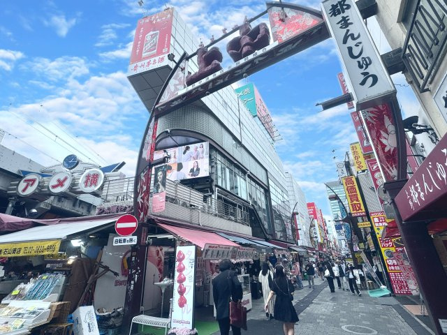 アメ横センタービルの外観
