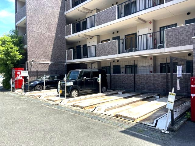 ボヌール錦織公園の駐車場