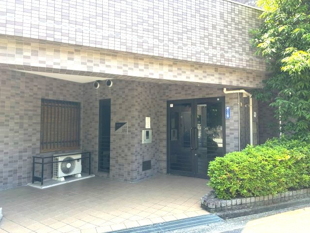 ボヌール錦織公園のエントランス