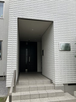 【エントランス】 | オートロック完備でセキュリティ面も安心！