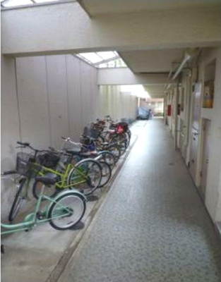 【駐車場】 | 成増コーポ | 敷地内に自転車置き場があります(^^)/