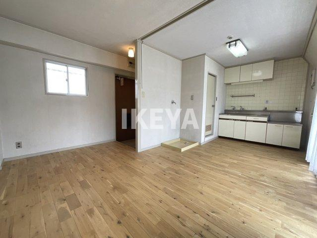 菅北ハイツの居間・リビング