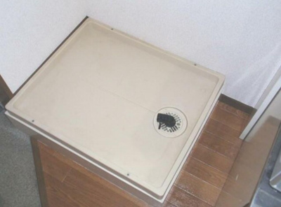 【設備】 | ホワイトヒルズ | 室内に洗濯機置き場があります(^^)/