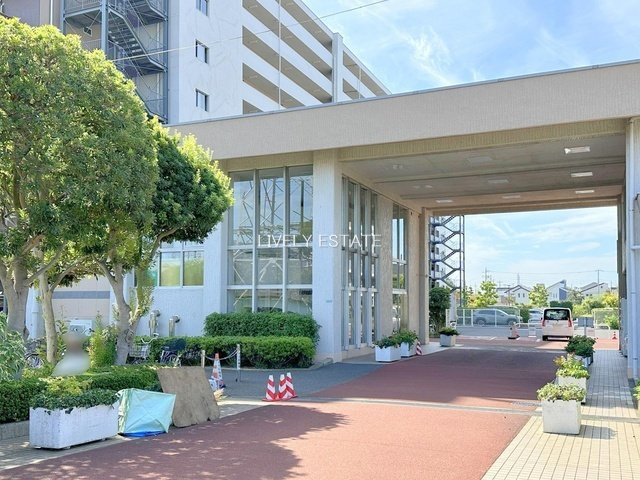 草加松原ハイツA棟のエントランス