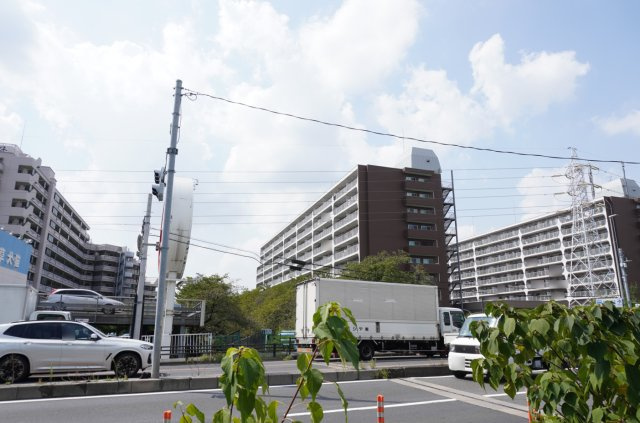 草加松原ハイツA棟の外観
