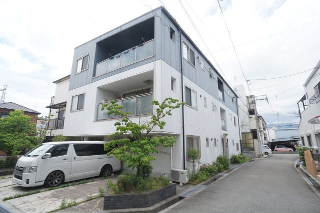 ドルフ高松の外観