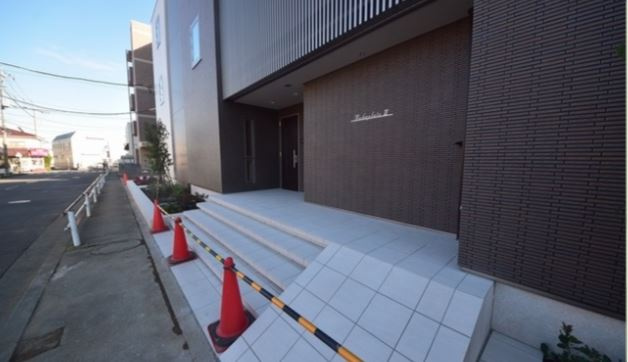 ルーエプラッツⅢのエントランス