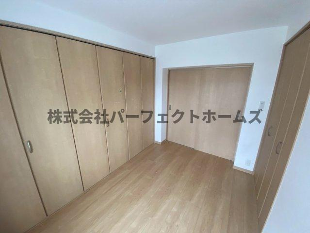 茄子作住宅第7号棟の寝室|落ち着いた色調の寝室です