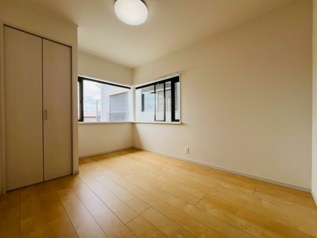 【洋室】 | 板橋区徳丸５丁目　中古戸建て | 大きな窓から爽やかな光と風が入ります