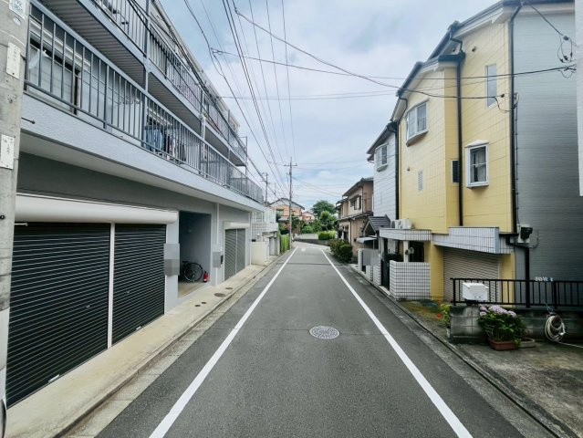 【前面道路含む現地写真】 | 板橋区徳丸５丁目　中古戸建て | 落ち着いた低層住宅街の一角、静かな暮らしを送れます
