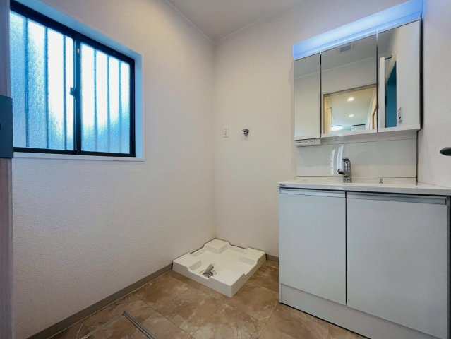 【洗面所】 | 板橋区徳丸５丁目　中古戸建て | 清潔感のあるスッキリと見映えの良い空間
