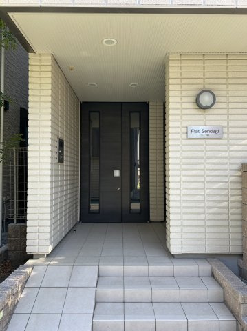 フラット千駄木のエントランス