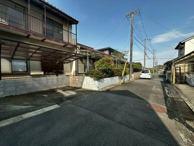 ●四日市市坂部が丘一丁目 売土地の前面道路含む現地写真