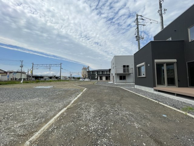 郡山市安積町笹川　全4区画の前面道路含む現地写真