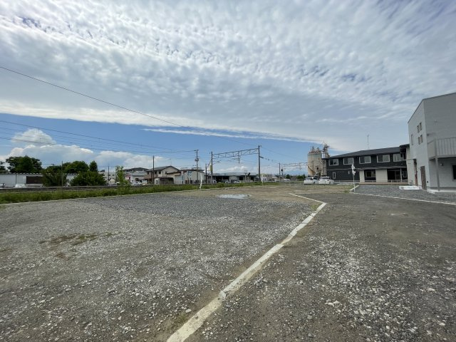 郡山市安積町笹川　全4区画の前面道路含む現地写真