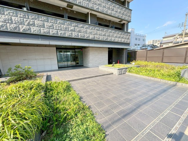 エスライズ新大阪フロントのエントランス