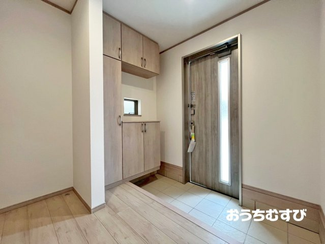 名東区香流9期(全2棟)の玄関