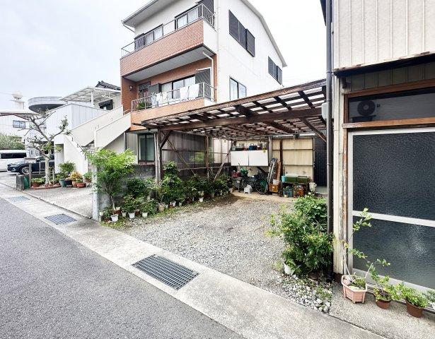 徳島市八万町川南の店舗の外観