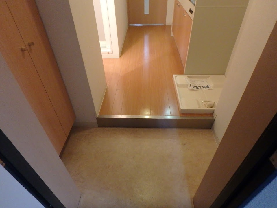 ハウスセゾン四条通の玄関