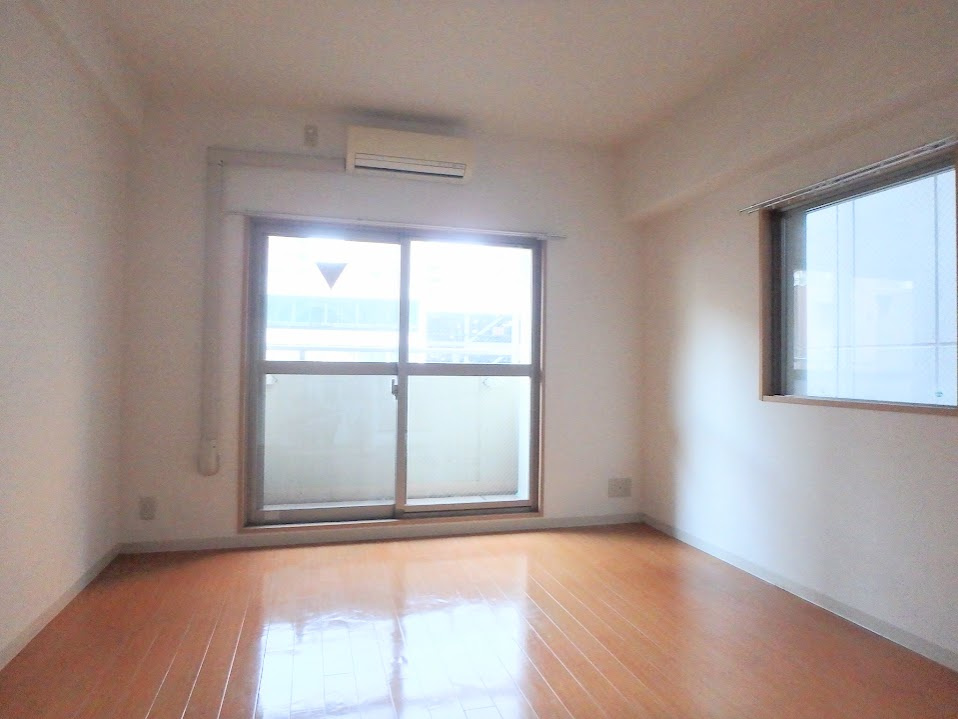 ハウスセゾン四条通の洋室