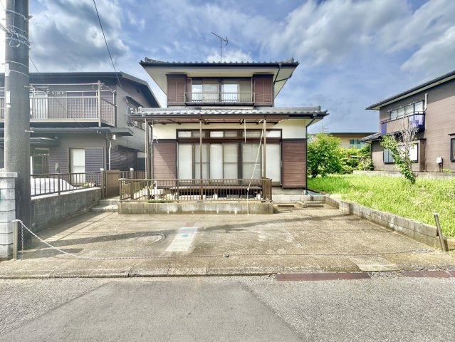 牛久市刈谷町中古戸建の駐車場