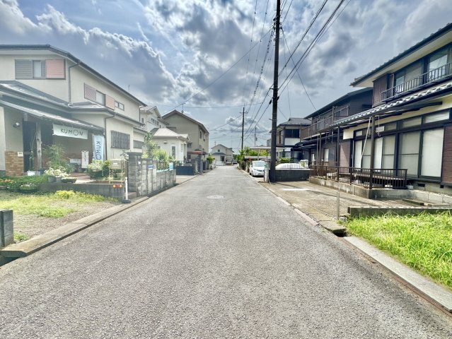 牛久市刈谷町中古戸建の前面道路含む現地写真