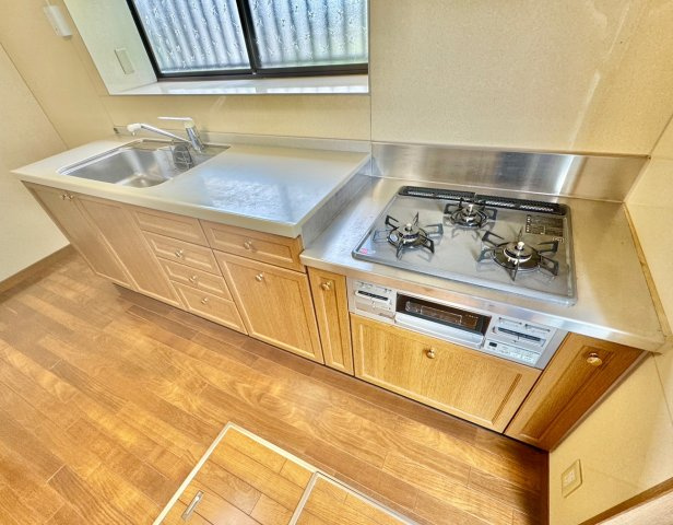 牛久市刈谷町中古戸建のキッチン