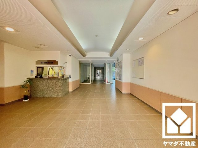 ルネ宇治・南陵町南のエントランス