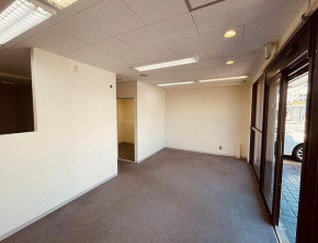 守山市播磨田町の店舗事務所の居間・リビング