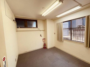 守山市播磨田町の店舗事務所の内装