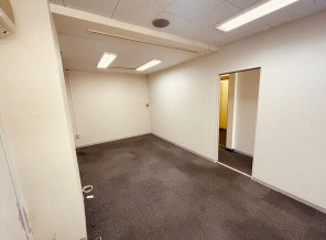 守山市播磨田町の店舗事務所の内装