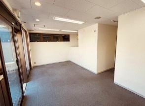 守山市播磨田町の店舗事務所の内装