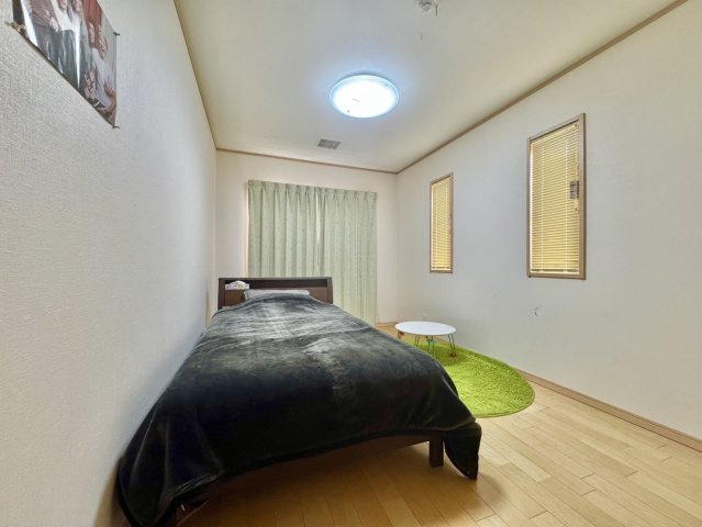 古河市上辺見中古戸建の洋室