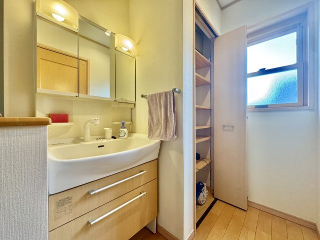 古河市上辺見中古戸建の独立洗面台|二階洗面台