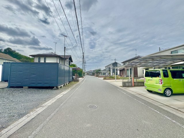 古河市上辺見中古戸建の前面道路含む現地写真