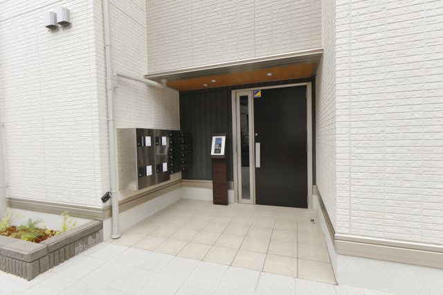 グラナーデ東水元のエントランス