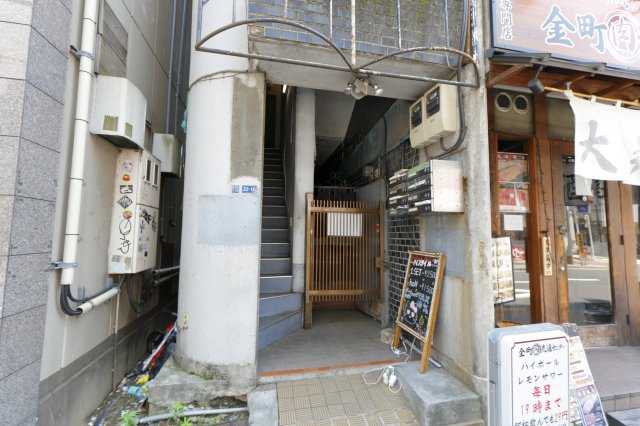 橋本ビルのエントランス