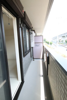 作業もしやすい広めのバルコニー。