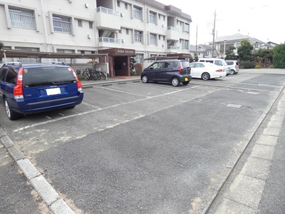 ★敷地内駐車場★（空き状況・使用料等詳細はご確認下さい）
