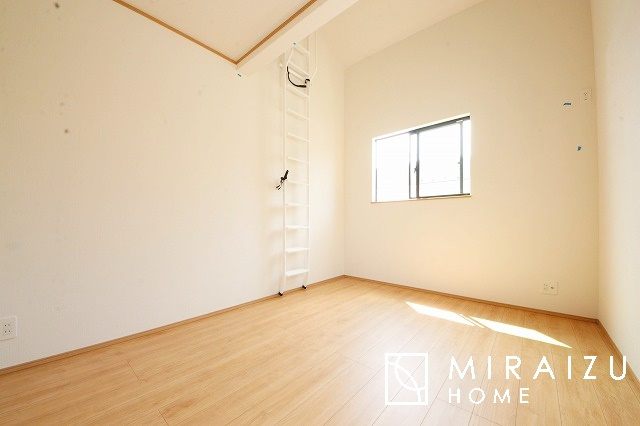 【収納】 | 日当たりの良いお家は嬉しいですよね。それぞれ価値観が分かれる箇所です、実際に内覧して日当たりの心地よさをご体感下さいね♪