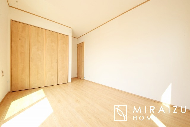 【子供部屋】 | 日当たりの良いお家は嬉しいですよね。それぞれ価値観が分かれる箇所です、実際に内覧して日当たりの心地よさをご体感下さいね♪